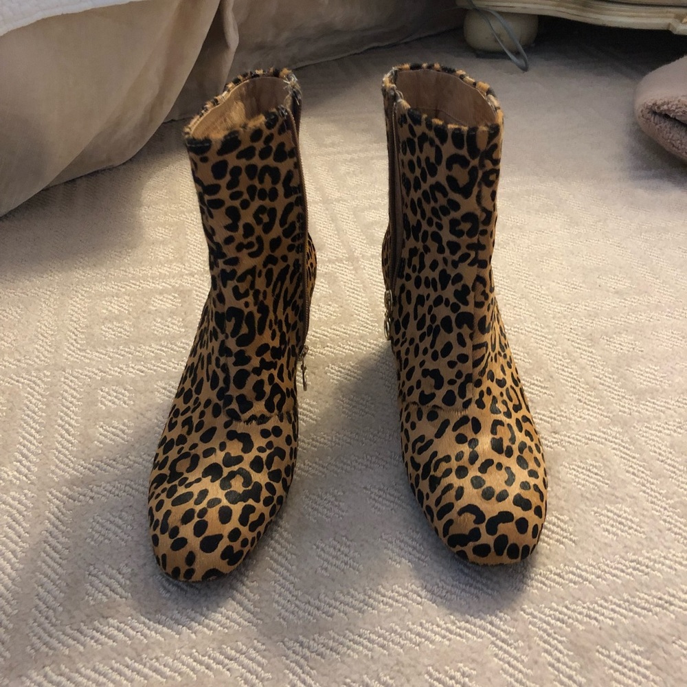 Earth cheetah boots